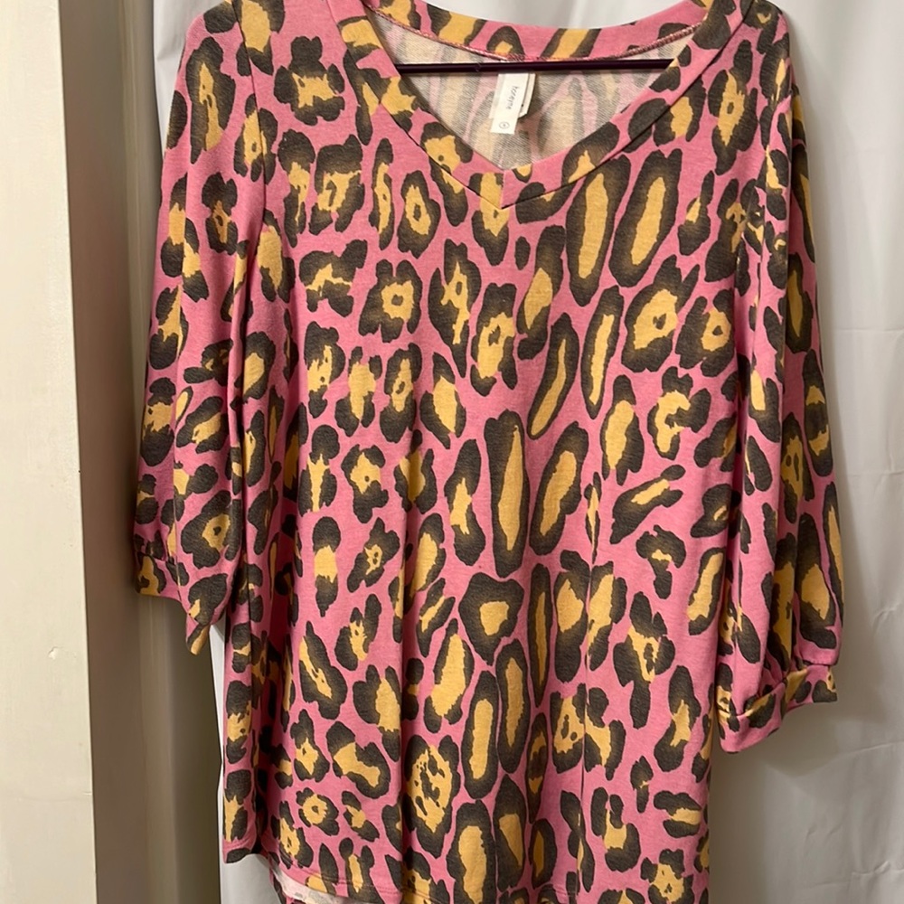 Women’s 3/4 length sleeve knit top